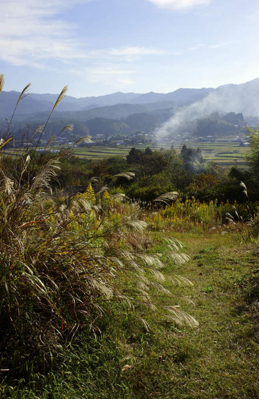 无人,家,竖图,室外,白天,正面,旅游,度假,草原,湖,湖泊,石头,美景,山,山脉,树林,水,植物,日本,亚洲,阴影,光线,石子,影子,房屋,屋子,湖面,景观,山顶,山峰,水流,水面,云,云朵,山峦,云彩,娱乐,楼房,住宅,树,树木,蓝色,绿色,白色,白云,蓝天,天空,阳光,自然,湖水,群山,天,享受,休闲,烟,景色,放松,生长,晴朗,成长,自然风光,东亚,沉积岩,本州,本州岛,日本国,中部地方,岐阜,岐阜县,颠峰,极峰,水成岩,石块,岩石,晴空,彩图,房子