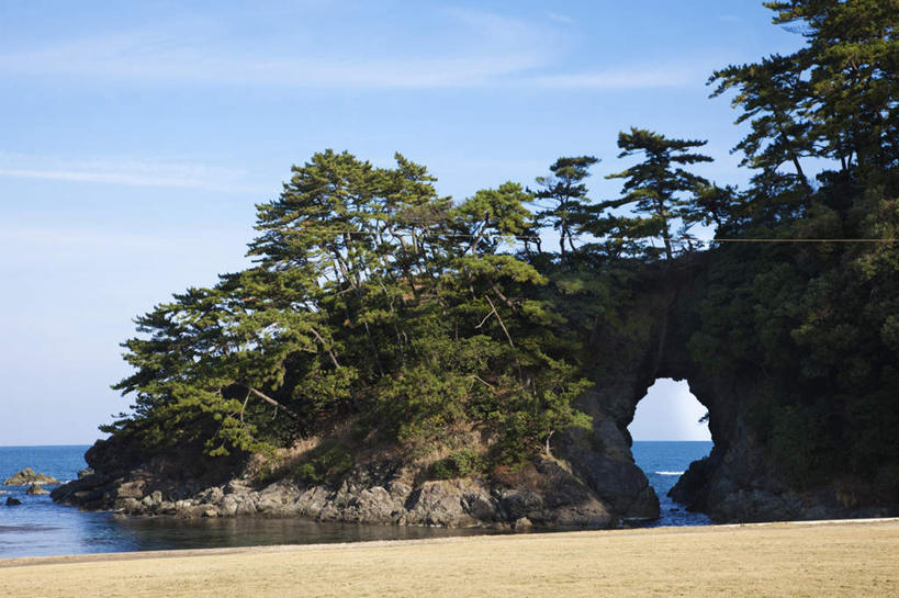 无人,横图,室外,白天,正面,旅游,度假,草地,草坪,海浪,海洋,美景,树林,植物,日本,亚洲,阴影,光线,影子,景观,浪花,水平线,云,云朵,辽阔,海平线,云彩,娱乐,草,树,树木,一个,蓝色,绿色,白云,蓝天,天空,阳光,自然,海水,天,享受,休闲,广阔,景色,放松,洞穴,生长,晴朗,单个,成长,一望无际,自然风光,海景,东亚,本州,本州岛,日本国,中部地方,福井,福井县,无边无际,一马平川,大海,风浪,海,海水的波动,近岸浪,涌浪,晴空,彩图,水天相接,水天一线