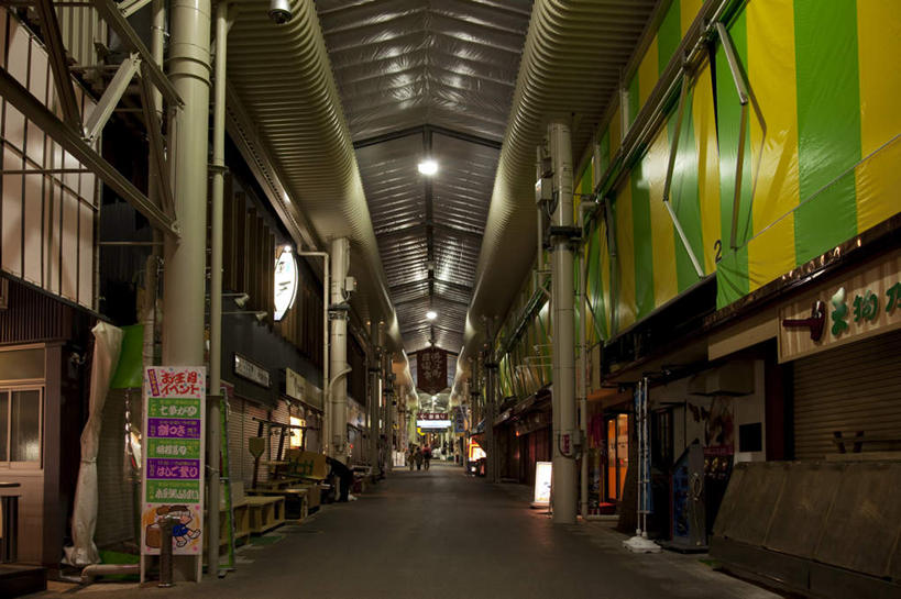 无人,高楼大厦,商店,横图,室内,夜晚,正面,购物,度假,消费,美景,城市风光,超市,城市,大厦,道路,建筑,路,摩天大楼,夜景,旗帜,日本,亚洲,许多,阴影,装饰,反射,日文,标志,盆栽,文字,影子,字符,景观,建筑群,小路,灯光,市场,交通,娱乐,标识,建设,四个,享受,休闲,景色,放松,金融,百货,华丽,修饰,点缀,选购,贸易,百货公司,东亚,本州,本州岛,日本国,石川,石川县,中部地方,日语,衬托,美观,雅致,雅观,血拼,彩图,大楼,高层建筑,高楼,购物商场,购物中心,摩天楼,商业中心