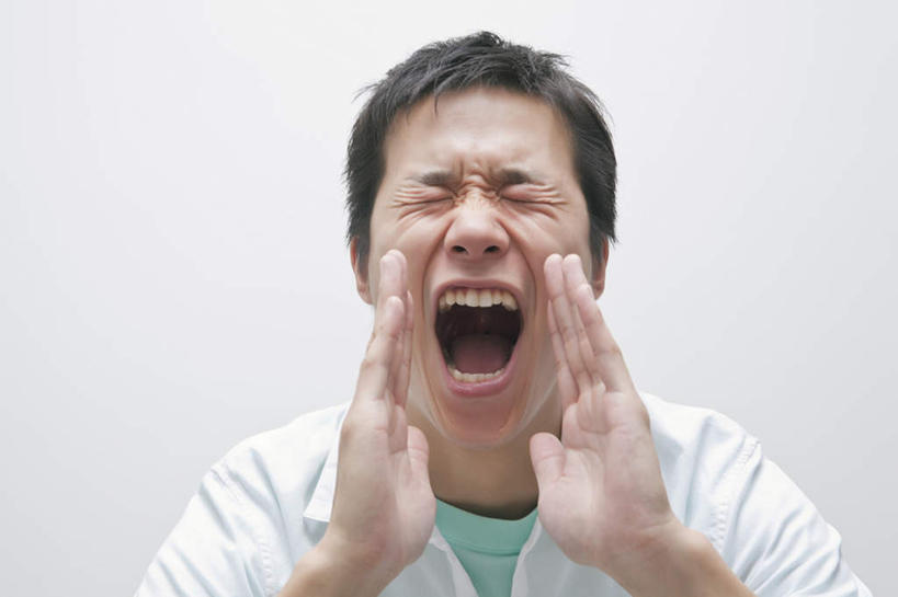 东方人,脸,头,嘴,脸颊,手,一个人,站,闭眼,横图,室内,特写,白天,白色背景,正面,亚洲,双手,仅一个男性,仅一个人,服装,张开双手,注视,休闲装,黄种人,肩膀,仅一个年轻男性,衣服,观察,看,站着,张嘴,休闲,疼痛,手部,休闲服,摄影,服饰,影棚,观看,悲伤,察看,关注,呐喊,痛苦,张大嘴巴,疾苦,苦楚,男人,男性,年轻男性,亚洲人,头部,口,口腔,脸部,脸蛋,面部,嘴巴,嘴唇,张开嘴,闭眼睛,闭着眼,闭着眼睛,站立,半身,彩图,影棚拍摄,拍摄