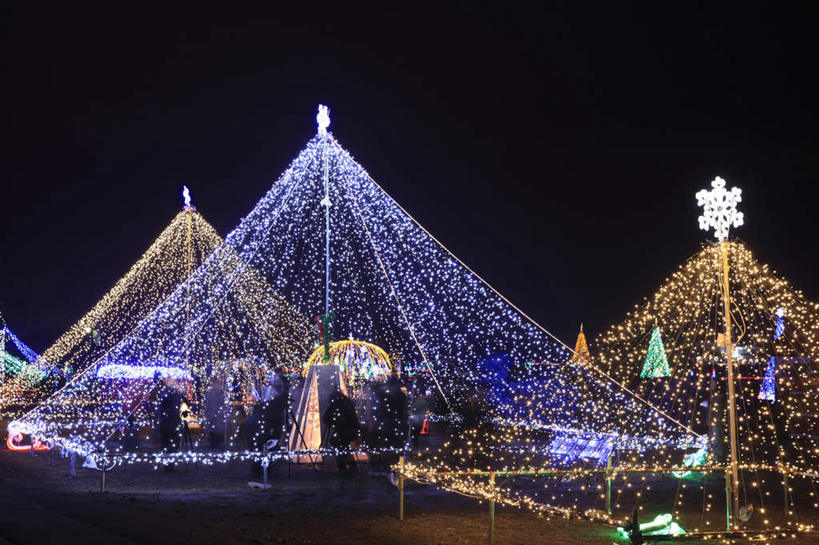 无人,高楼大厦,横图,彩色,室外,夜晚,正面,度假,美景,城市风光,标志建筑,城市,大厦,地标,建筑,摩天大楼,霓虹灯,日本,圣诞节,亚洲,许多,阴影,节日,朦胧,模糊,庆祝,高耸,光线,影子,景观,灯光,圣诞树,七彩,光芒,文化,娱乐,光源,建设,霓虹,灯,倒影,庆典,享受,休闲,闪耀,景色,放松,纪念,闪烁,照明设备,装饰灯,东亚,本州,关东地方,本州岛,日本国,群马,群马县,氖灯,榛名山,彩图,大楼,高层建筑,高楼,摩天楼