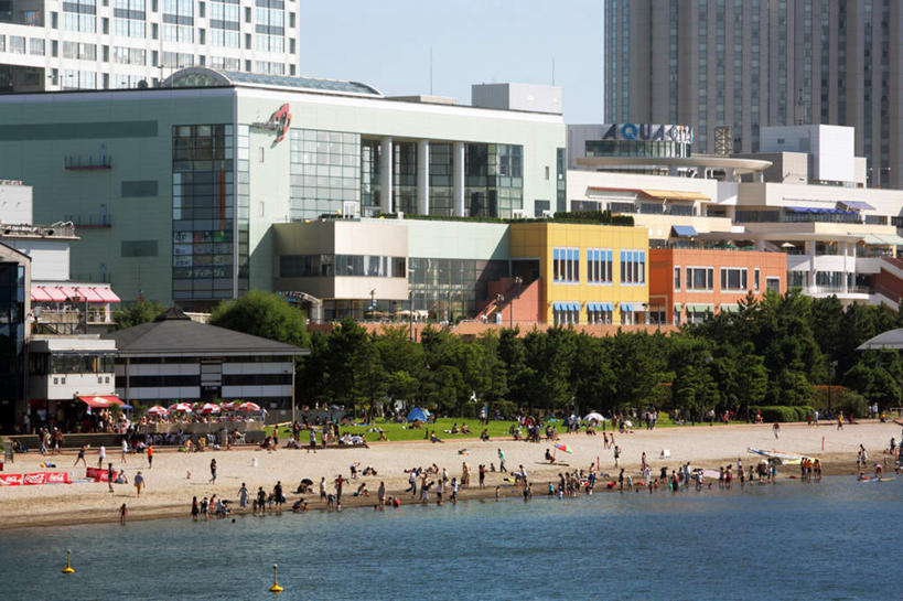 东方人,高楼大厦,站,坐,横图,俯视,室外,白天,旅游,度假,游戏,草地,草坪,海浪,海洋,美景,沙滩,植物,窗户,大厦,建筑,摩天大楼,东京,日本,亚洲,阴影,波纹,光线,沙子,影子,海岸,景观,浪花,云,云朵,沙地,许多人,玩,云彩,黄种人,娱乐,玻璃窗,草,树,树木,蓝色,绿色,白云,蓝天,水纹,天空,阳光,自然,海水,波浪,天,站着,一群人,享受,休闲,景色,放松,生长,成长,活动,发泄,消遣,智力,自然风光,海景,东亚,本州,关东地方,本州岛,日本国,东京都,宣泄,亚洲人,大海,风浪,海,海水的波动,海滩,近岸浪,涌浪,玩耍,嬉戏,站立,坐着,半身,彩图,高角度拍摄,大楼,高层建筑,高楼,摩天楼