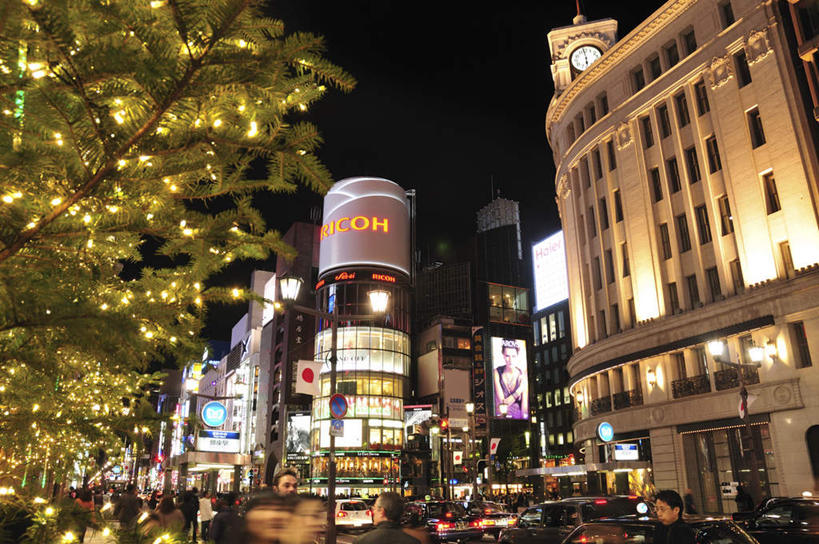 无人,高楼大厦,商店,横图,室外,夜晚,正面,购物,旅游,度假,消费,美景,植物,超市,大厦,道路,建筑,路,路灯,摩天大楼,人行横道,公路,汽车,照明,东京,日本,亚洲,阴影,反射,影子,景观,人行道,灯光,交通,中央区,娱乐,车,灯,树,树木,绿色,自然,交通工具,轿车,享受,休闲,银座,景色,放松,金融,百货,生长,成长,照亮,照明设备,自然风光,载具,人行横道线,选购,贸易,百货公司,东亚,本州,关东地方,本州岛,日本国,东京都,血拼,斑马线,马路,彩图,大楼,高层建筑,高楼,购物商场,购物中心,摩天楼,商业中心