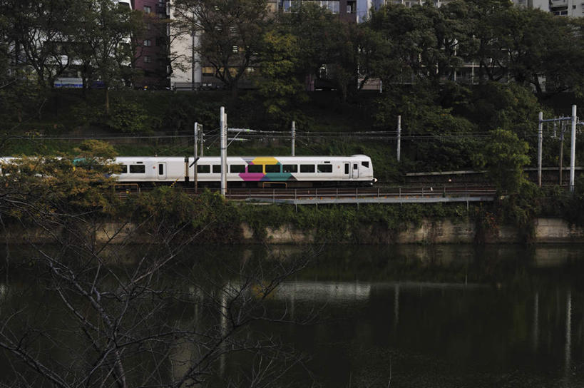 无人,高楼大厦,栏杆,火车站,横图,室外,白天,正面,旅游,度假,草地,草坪,河流,美景,水,植物,窗户,楼梯,大厦,道路,地铁,建筑,路,摩天大楼,公路,东京,日本,亚洲,一排,许多,整齐,阶梯,河水,景观,水流,围栏,轨道交通,交通,娱乐,护栏,玻璃窗,台阶,草,树,树木,排列,绿色,自然,享受,休闲,景色,放松,千代田区,生长,成长,队列,自然风光,东亚,本州,关东地方,本州岛,日本国,东京都,马路,彩图,大楼,高层建筑,高楼,摩天楼,地铁机动车,地下铁,轻轨