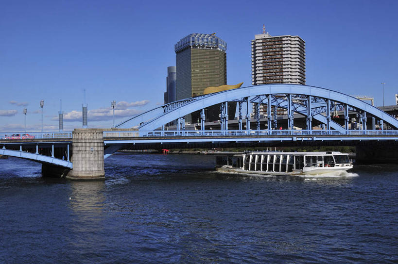 无人,高楼大厦,横图,室外,白天,正面,旅游,度假,草地,草坪,河流,美景,水,植物,大桥,大厦,建筑,立交桥,路灯,摩天大楼,桥梁,照明,东京,日本,亚洲,阴影,波纹,光线,影子,河水,景观,水流,高架,斜拉桥,桥,灯光,娱乐,灯,草,树,树木,蓝色,绿色,蓝天,水纹,天空,阳光,自然,波浪,天,享受,休闲,景色,放松,生长,晴朗,成长,照亮,照明设备,自然风光,东亚,本州,万里无云,关东地方,本州岛,日本国,东京都,晴空,晴空万里,彩图,大楼,高层建筑,高楼,摩天楼