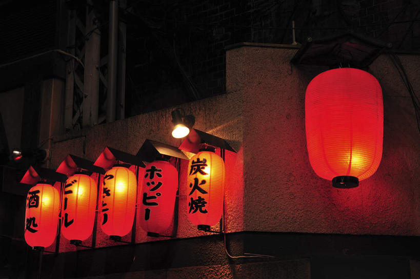 无人,家,横图,室外,夜晚,正面,旅游,度假,美景,街道,指示牌,照明,东京,日本,亚洲,一排,许多,悬挂,整齐,壁灯,标志,灯笼,文字,房屋,墙,屋子,景观,灯光,娱乐,标识,楼房,墙壁,墙面,住宅,灯,排列,红色,自然,灯具,享受,休闲,景色,放松,照亮,照明设备,队列,自然风光,东亚,本州,关东地方,本州岛,日本国,东京都,彩图,房子