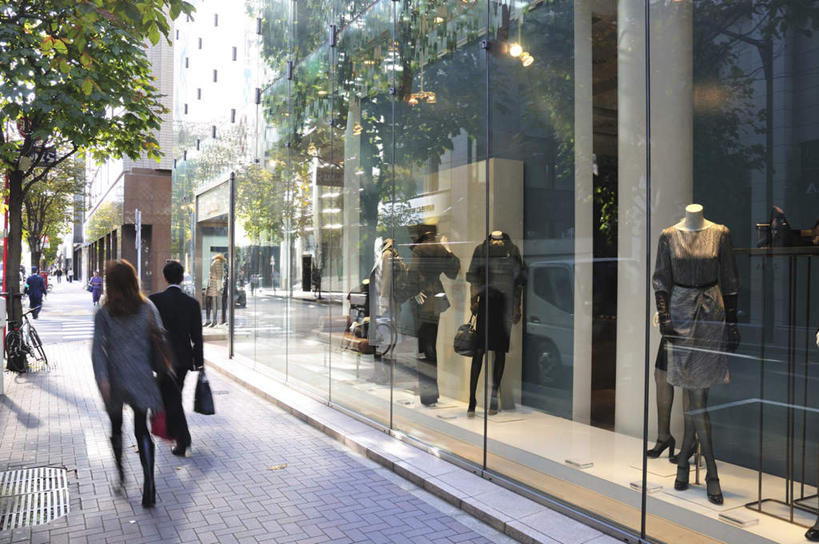 东方人,高楼大厦,商店,站,走,横图,室外,白天,购物,旅游,度假,消费,美景,楼梯,超市,大厦,道路,建筑,路,路灯,摩天大楼,公路,照明,东京,日本,亚洲,一排,许多,阴影,整齐,反射,影子,阶梯,墙,景观,灯光,交通,许多人,黄种人,娱乐,墙壁,墙面,台阶,灯,排列,背面,黑色,天空,自然,天,站着,一群人,享受,休闲,景色,放松,金融,百货,照亮,照明设备,服装店,队列,自然风光,选购,贸易,百货公司,东亚,服饰店,本州,关东地方,本州岛,日本国,东京都,血拼,亚洲人,马路,步行,散步,站立,走路,彩图,全身,游览,大楼,高层建筑,高楼,购物商场,购物中心,摩天楼,商业中心