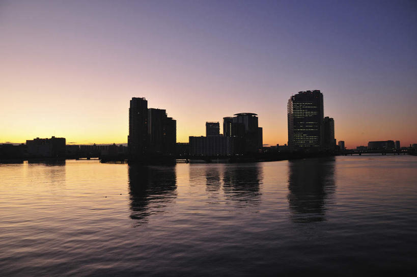 无人,高楼大厦,横图,室外,白天,正面,旅游,度假,草地,草坪,日出,美景,太阳,植物,窗户,大桥,大厦,建筑,立交桥,摩天大楼,桥梁,东京,日本,亚洲,一排,许多,阴影,整齐,光线,影子,景观,高架,斜拉桥,桥,朝霞,晨曦,黎明,娱乐,玻璃窗,草,树,树木,排列,蓝色,绿色,蓝天,天空,阳光,自然,天,享受,休闲,景色,放松,生长,晴朗,成长,队列,自然风光,东亚,本州,万里无云,关东地方,本州岛,日本国,东京都,朝阳,晴空,晴空万里,彩图,破晓,大楼,高层建筑,高楼,摩天楼