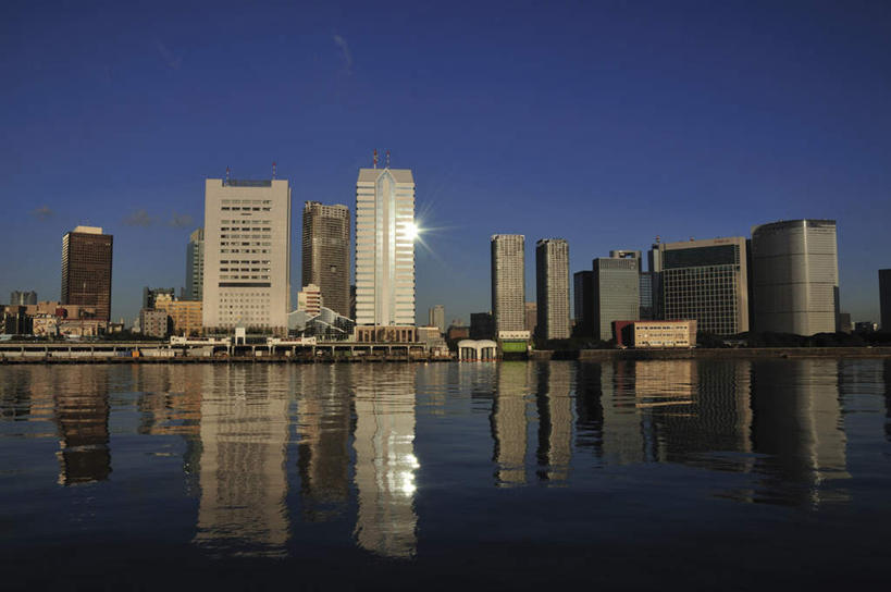 无人,高楼大厦,横图,室外,白天,正面,旅游,度假,草地,草坪,河流,美景,水,植物,窗户,大厦,地铁,建筑,摩天大楼,东京,日本,亚洲,一排,许多,阴影,波纹,整齐,光线,影子,河水,景观,水流,轨道交通,娱乐,玻璃窗,草,树,树木,排列,蓝色,绿色,蓝天,水纹,天空,阳光,自然,波浪,天,享受,休闲,景色,放松,生长,晴朗,成长,队列,自然风光,东亚,本州,万里无云,关东地方,本州岛,日本国,东京都,晴空,晴空万里,彩图,大楼,高层建筑,高楼,摩天楼,地铁机动车,地下铁,轻轨