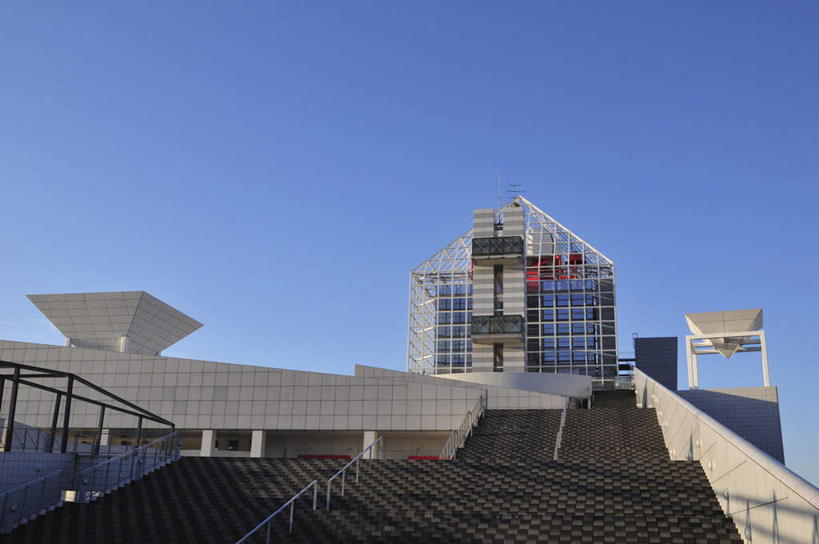 无人,高楼大厦,栏杆,横图,室外,白天,仰视,度假,美景,窗户,楼梯,城市风光,城市,大厦,建筑,摩天大楼,东京,日本,亚洲,一排,许多,阴影,整齐,光线,扶手,影子,阶梯,景观,娱乐,建设,护栏,玻璃窗,台阶,排列,蓝色,蓝天,天空,阳光,天,享受,休闲,景色,放松,晴朗,队列,东亚,本州,万里无云,关东地方,本州岛,日本国,东京都,晴空,晴空万里,彩图,低角度拍摄,大楼,高层建筑,高楼,摩天楼