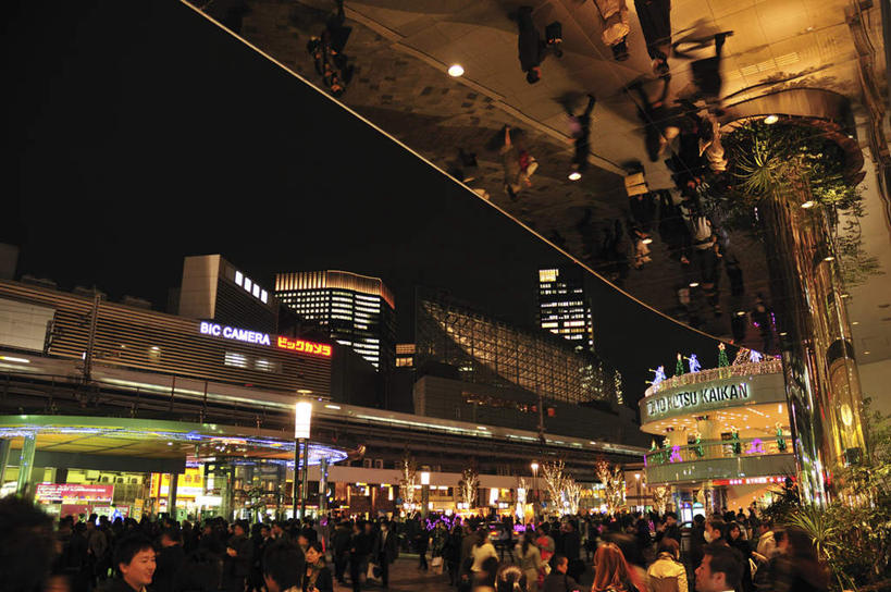 东方人,高楼大厦,商店,站,走,横图,室外,夜晚,正面,购物,旅游,度假,消费,美景,植物,城市风光,超市,城市,大厦,道路,建筑,路,路灯,摩天大楼,人行横道,公路,汽车,照明,东京,日本,亚洲,景观,云,云朵,人行道,灯光,交通,许多人,云彩,黄种人,娱乐,建设,车,灯,树,树木,蓝色,绿色,白云,蓝天,天空,自然,交通工具,轿车,天,站着,一群人,享受,休闲,景色,放松,金融,百货,生长,成长,照亮,照明设备,载具,人行横道线,选购,贸易,百货公司,东亚,本州,关东地方,本州岛,日本国,东京都,血拼,亚洲人,斑马线,马路,步行,散步,站立,走路,半身,彩图,游览,大楼,高层建筑,高楼,购物商场,购物中心,摩天楼,商业中心