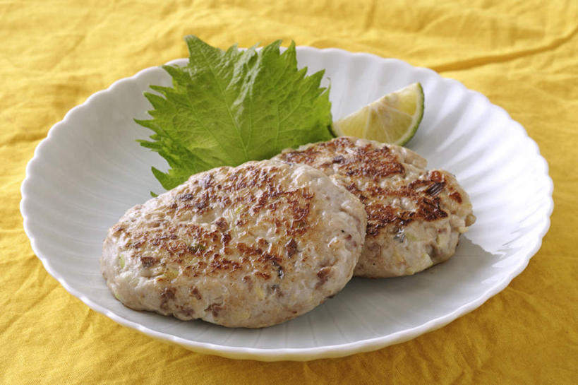 海鲜,无人,横图,俯视,室内,特写,白天,烹饪,西餐,餐桌,桌面,桌子,餐具,叶子,布料,碟子,盘,肉,鱼肉,日本料理,汉堡,料理,食品,绿叶,鲭鱼,布纹,水产,菜肴,美食,肉类,海洋生物,桌布,食物,一个,黄色,盘子,餐巾,碟,台布,日式料理,快餐,日式,嫩叶,西式,摄影,佳肴,影棚,单个,餐台,花池鱼,花鲱,花鳀,青花鱼,鲐鲅鱼,油胴鱼,水生动物,海产品,水生物,肉食,西式快餐,海底动物,垃圾食品,酸橙,代代,叶,叶片,橙子,橙,彩图,高角度拍摄,影棚拍摄,拍摄