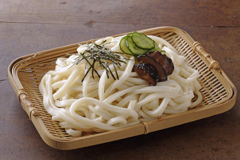 面食,面条,无人,横图,俯视,室内,特写,白天,烹饪,餐桌,桌面,桌子,黄瓜,蔬菜,餐具,碟子,盘,葱,菌菇,蘑菇,青葱,面,日本料理,料理,食品,菌类,菜肴,美食,食物,盘子,碟,日式料理,日式,乌冬面,食用菌,摄影,藤编,佳肴,影棚,餐台,青瓜,胡瓜,彩图,高角度拍摄,影棚拍摄,拍摄