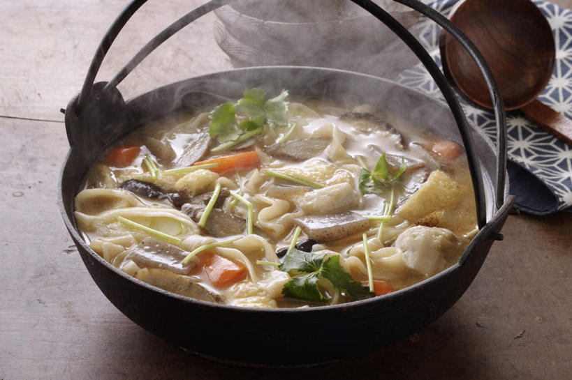 面食,面条,无人,横图,俯视,室内,特写,白天,烹饪,餐桌,桌面,桌子,蔬菜,厨具,新鲜,木制,勺子,面,日本料理,料理,食品,火锅,菜肴,美食,食物,一个,木制品,调羹,汤匙,日式料理,日式,乌冬面,摄影,佳肴,有机食品,绿色食品,影棚,单个,餐台,锅具,烹饪用具,乌龙面,烹调用具,烹调,彩图,高角度拍摄,影棚拍摄,拍摄