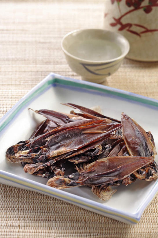 无人,竖图,俯视,室内,特写,白天,烹饪,餐桌,桌面,桌子,鱿鱼,餐具,碟子,盘,日本料理,料理,食品,菜肴,美食,食物,一个,盘子,碟,碗,日式料理,日式,摄影,佳肴,影棚,单个,餐台,鱿鱼干,进餐用具,烹调用具,柔鱼,枪乌贼,彩图,高角度拍摄,影棚拍摄,拍摄