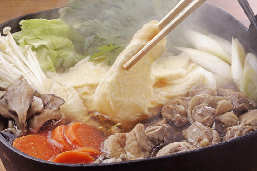 无人,横图,俯视,室内,特写,白天,烹饪,餐桌,筷子,桌面,桌子,萝卜,胡萝卜,蔬菜,餐具,厨具,一双,新鲜,锅子,金针菇,菌菇,生菜,莴苣,日本料理,料理,食品,菌类,文化,传统,火锅,菜肴,美食,食物,日式料理,日式,食用菌,摄影,佳肴,有机食品,绿色食品,影棚,餐台,礼节,礼仪,烹饪用具,日式火锅,春菜,鹅仔菜,莴仔菜,千金菜,叶用莴苣,构菌,金菇,毛柄金钱菌,银针菇,智力菇,暖锅,进餐用具,烹调用具,红萝卜,甘荀,烹调,彩图,高角度拍摄,影棚拍摄,拍摄