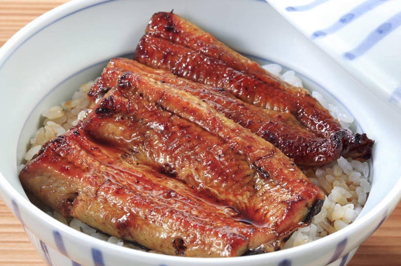 米饭,鳗鱼,无人,横图,俯视,室内,特写,白天,烹饪,餐桌,桌子,鳗鲡,阴影,反射,影子,陶瓷,肉,鱼肉,日本料理,料理,食品,陶瓷制品,饭,菜肴,美食,肉类,食物,一个,容器,碗,日式料理,日式,摄影,鳗鱼饭,佳肴,影棚,单个,餐台,储藏,五谷,储存,肉食,河鳗,白鳗,青鳝,风馒,白鳝,彩图,高角度拍摄,影棚拍摄,拍摄,贮存