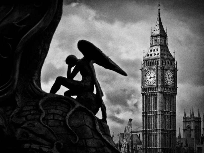 无人,横图,黑白,室外,白天,仰视,旅游,度假,名胜古迹,标志建筑,地标,建筑,雕塑,英国,欧洲,伦敦,阴影,遗迹,艺术,装饰,时间,光线,雕刻,雕像,时钟,影子,云,云朵,钟楼,首都,计时,云彩,古迹,文物,娱乐,建设,古建筑,大本钟,大笨钟,一个,蓝色,白云,蓝天,天空,阳光,工艺品,钟表,天,享受,休闲,表,旅游胜地,放松,晴朗,单个,纪念,美术,西欧,主题,大不列颠,陈列,古文明,大不列颠及北爱尔兰联合王国,功能,美学,塔钟,大不列颠联合王国,日不落英帝国,雾都,钟,晴空,低角度拍摄