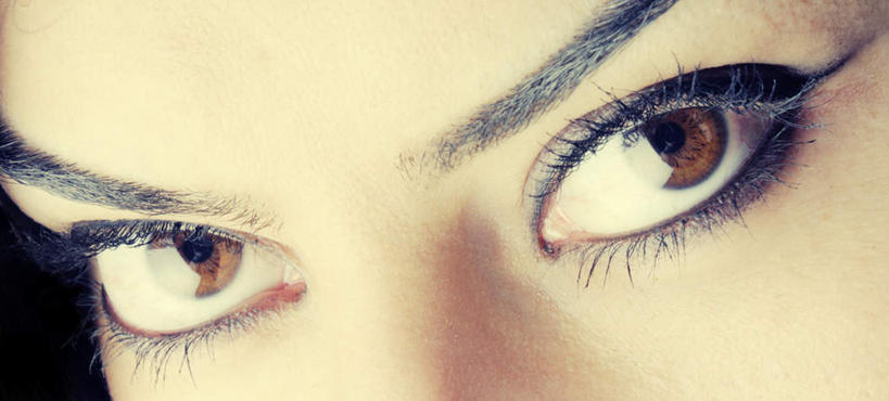 西方人,脸,头,眼睛,脸颊,眉毛,睫毛,一个人,横图,室内,特写,白天,正面,化妆,欧洲,欧洲人,瞳孔,仅一个年轻女性,仅一个女性,仅一个人,注视,观察,看,诱惑,眼部,观看,勾引,察看,关注,引诱,尤物,年轻女性,女人,女性,白种人,头部,睫,脸部,脸蛋,眉,面部,眼,眼睫毛,眼眉,半身,彩图,眼眉毛,佳丽,丽人,美人