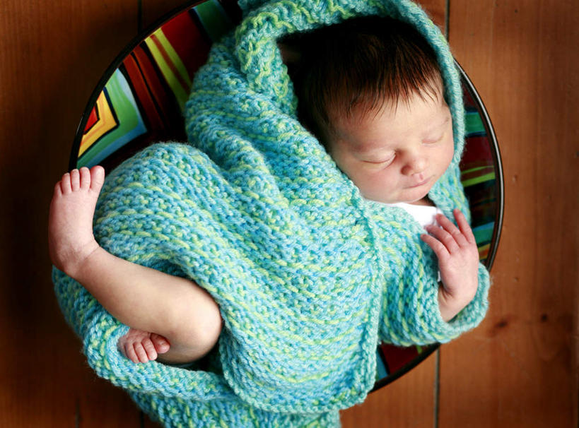 西方人,婴儿,儿童,腿部,脚,脚趾,脚趾甲,腿,一个人,闭眼,睡,横图,俯视,室内,特写,白天,纯洁,地板,餐具,纺织品,欧洲,欧洲人,仅一个人,阴影,朦胧,模糊,装饰,光线,碟子,毛毯,盘,毯子,影子,地面,光脚,木地板,纺织,一个,小孩,绿色,盘子,垫子,碟,温暖,赤脚,可爱,活泼,单个,华丽,修饰,点缀,宝宝,纯真,烂漫,无邪,衬托,美观,雅致,雅观,伶俐,天真,白种人,孩子,脚指甲,闭眼睛,闭着眼,闭着眼睛,困,困觉,寝息,睡觉,彩图,高角度拍摄,全身