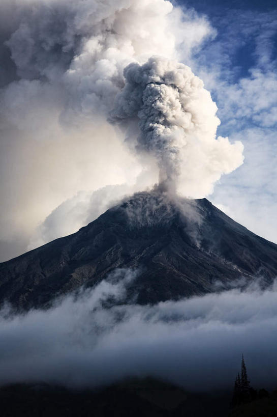 无人,竖图,室外,白天,正面,旅游,度假,火山,石头,美景,厄瓜多尔,石子,景观,云,云朵,云彩,娱乐,蓝色,白云,蓝天,天空,自然,天,享受,休闲,景色,南美,放松,晴朗,南美洲,拉丁美洲,自然风光,美洲,爆发,沉积岩,亚美利加洲,南亚美利加洲,厄瓜多尔共和国,暴发,发作,水成岩,活火山,石块,死火山,休眠火山,岩石,晴空,彩图