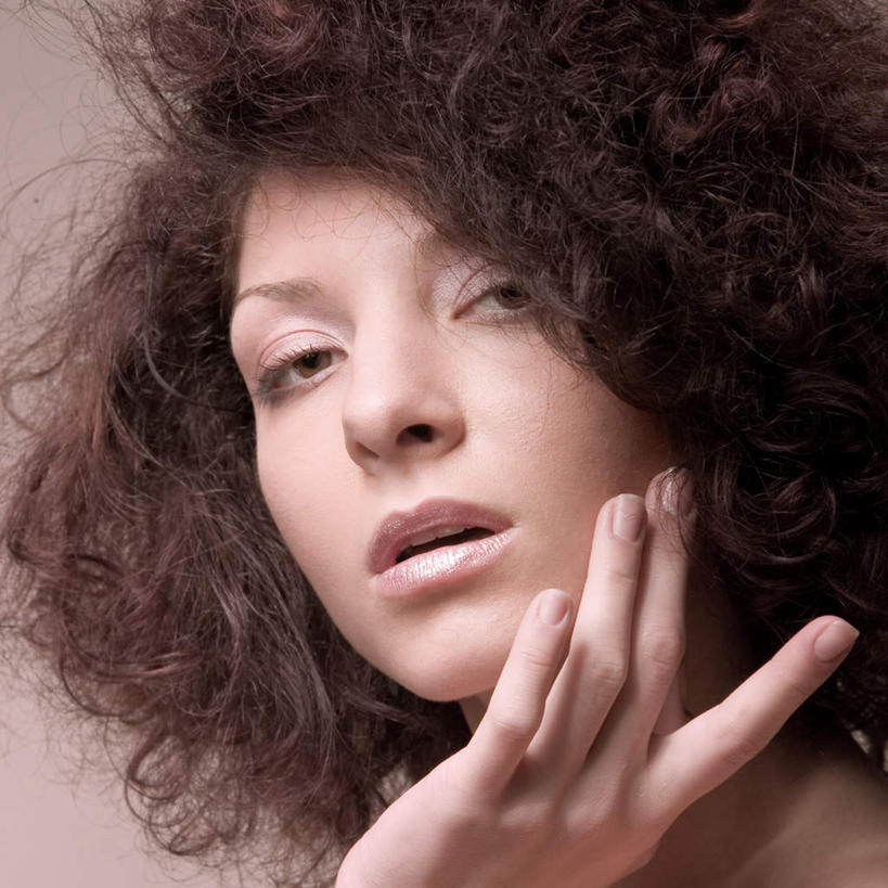 西方人,眼睛,嘴,眉毛,睫毛,头发,一个人,方图,室内,特写,正面,欧洲,欧洲人,瞳孔,仅一个年轻女性,仅一个女性,仅一个人,撑,卷曲,托腮,注视,红色,观察,看,托,张嘴,诱惑,眼部,观看,卷,勾引,察看,关注,托下巴,引诱,年轻女性,女人,女性,白种人,睫,口,口腔,眉,眼,眼睫毛,眼眉,嘴巴,嘴唇,张开嘴,半身,彩图,眼眉毛