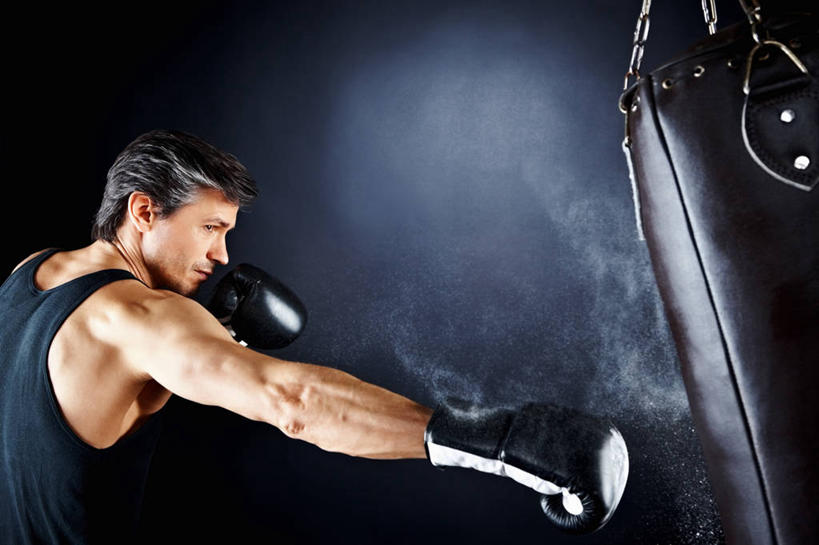 西方人,拳,一个人,拳击手,站,横图,室内,白天,侧面,锻炼,安全,比赛,运动,拳击,欧洲,欧洲人,仅一个男性,仅一个人,仅一个中年男性,握,阴影,黑色背景,服装,反射,背心,影子,烟雾,防护,拳击手套,注视,运动器械,衣服,黑色,手套,观察,看,站着,健身器械,击打,握着,摄影,服饰,影棚,观看,保护,察看,衣着,穿着,关注,沙袋,保险,健身器材,进攻,拳击袋,保全,周全,安稳,安定,衣饰,平安,体育,男人,男性,中年男性,白种人,拳头,拳击家,拳击运动员,站立,半身,彩图,影棚拍摄,健身,拍摄,运动器材