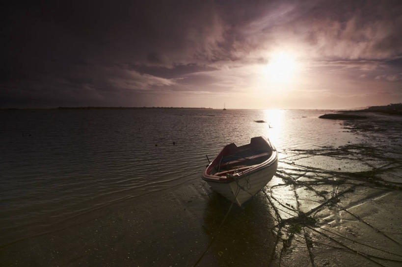 无人,横图,室外,白天,正面,旅游,度假,海浪,海洋,美景,日落,沙滩,太阳,船,葡萄牙,欧洲,一艘,阴影,光线,沙子,影子,海岸,景观,浪花,水平线,晚霞,霞光,落日,辽阔,木船,海平线,沙地,背光,娱乐,阳光,自然,海水,黄昏,交通工具,享受,休闲,广阔,景色,彩霞,放松,一望无际,舟,南欧,自然风光,载具,逆光,海景,葡萄牙共和国,无边无际,一马平川,夕照,薄暮,阿尔加维,大海,风浪,海,海水的波动,海滩,近岸浪,涌浪,夕阳,彩图,傍晚,塔维拉,水天相接,水天一线,斜阳