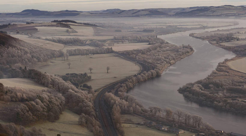 无人,横图,室外,白天,正面,旅游,度假,河流,美景,山,山脉,水,雾,英国,欧洲,阴影,朦胧,模糊,光线,影子,河水,景观,山峰,水流,云,云朵,冬季,冬天,山峦,云彩,娱乐,苏格兰,蓝色,白云,蓝天,天空,阳光,自然,群山,天,享受,休闲,景色,放松,晴朗,迷雾,西欧,自然风光,大不列颠,大不列颠及北爱尔兰联合王国,苏格兰王国,冬日,大雾,晴空,彩图,大不列颠王国,大英帝国,联合王国,日不落帝国,泰河