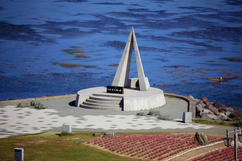 无人,横图,俯视,室外,白天,旅游,度假,草地,草坪,海浪,海洋,花海,花圃,美景,植物,楼梯,叶子,雕塑,北海道,日本,亚洲,阴影,艺术,装饰,盛开,光线,雕刻,雕像,影子,阶梯,景观,浪花,花蕾,娱乐,石雕,石刻,台阶,草,花,花瓣,花朵,花卉,鲜花,绿色,阳光,自然,海水,石碑,工艺品,花丛,花束,花田,花苞,花蕊,享受,休闲,景色,放松,纪念,美术,自然风光,主题,陈列,海景,东亚,日本国,北海道地方,北海道岛,功能,美学,宗谷支厅,大海,风浪,海,海水的波动,近岸浪,涌浪,彩图,高角度拍摄