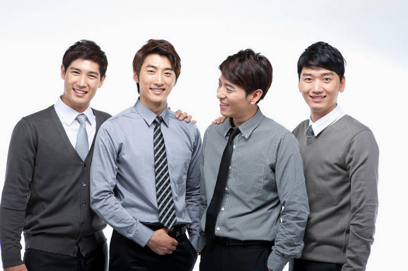 东方人,四个人,同事,商务人士,商务男性,站,笑,微笑,露齿笑,横图,室内,白天,白色背景,正面,毛衣,衬衫,成功,合作,团队,集体,信心,亚洲,一排,套装,整齐,领带,扭头,注视,黄种人,队伍,排列,观察,看,站着,转头,搭,摄影,影棚,观看,察看,领导,象征,庄重,成就,搭着,队列,关注,商务装,身份,手插袋,单手插袋,线衫,合伙,领袖,工薪阶层,单手抄兜,单手放兜,正式,地位,毛线衣,绒线衣,男人,男性,年轻男性,亚洲人,白领,上班族,插兜,手插兜,手放口袋,站立,半身,彩图,影棚拍摄,衬衣,绒衣,套衫,套头毛衣,线衣,拍摄,手抄兜