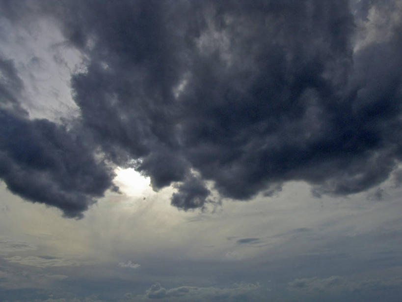 无人,横图,室外,特写,白天,仰视,美景,太阳,雨,大雨,雷阵雨,阴影,光线,影子,景观,乌云,云,阴天,云朵,云彩,天空,阳光,自然,天,景色,昏暗,阴沉,自然风光,雷雨,彩图,低角度拍摄,强降水,强降雨,阵雨