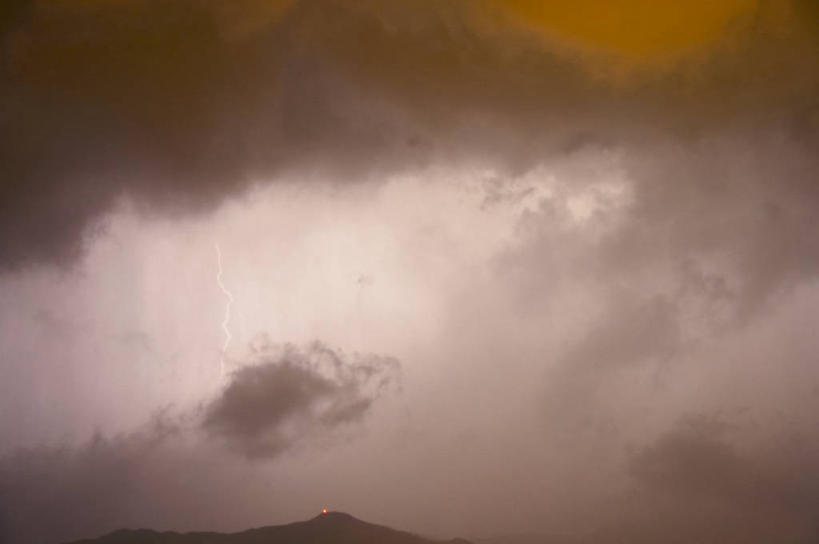 无人,横图,室外,夜晚,正面,美景,雨,暴雨,大雨,景观,乌云,云,阴天,云朵,云彩,天空,自然,天,景色,昏暗,阴沉,自然风光,彩图,强降水,强降雨