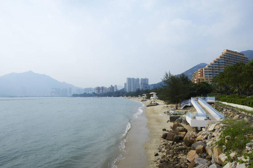 无人,高楼大厦,横图,室外,白天,正面,度假,海浪,海洋,美景,沙滩,山,山脉,植物,城市风光,城市,大厦,建筑,摩天大楼,香港,中国,亚洲,阴影,光线,沙子,影子,海岸,景观,浪花,山顶,山峰,云,云朵,沙地,山峦,云彩,娱乐,建设,树,树木,蓝色,绿色,白云,蓝天,天空,阳光,自然,海水,群山,天,享受,休闲,景色,放松,生长,晴朗,成长,港,海景,东亚,新界,黄金海岸,香港特别行政区,港澳台,中华人民共和国,颠峰,极峰,大海,风浪,海,海水的波动,海滩,近岸浪,涌浪,晴空,彩图,大楼,高层建筑,高楼,摩天楼,青山湾,屯门区