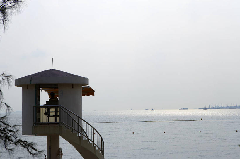 无人,家,木屋,栏杆,横图,室外,白天,正面,旅游,度假,海浪,海洋,美景,植物,楼梯,香港,中国,亚洲,阴影,光线,扶手,影子,阶梯,景观,浪花,水平线,辽阔,海平线,娱乐,护栏,台阶,住宅,树,树木,蓝色,绿色,蓝天,天空,阳光,自然,海水,天,享受,休闲,广阔,景色,放松,生长,晴朗,成长,一望无际,港,自然风光,海景,东亚,新界,黄金海岸,万里无云,香港特别行政区,港澳台,中华人民共和国,无边无际,一马平川,大海,风浪,海,海水的波动,近岸浪,涌浪,晴空,晴空万里,彩图,茅舍,茅屋,棚屋,小木屋,小屋,青山湾,屯门区,水天相接,水天一线