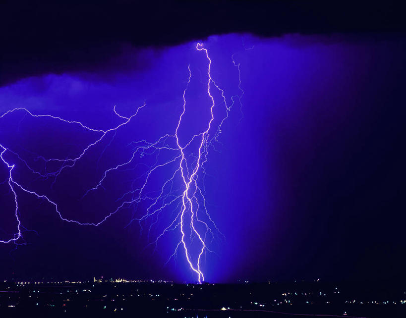 无人,横图,室外,夜晚,正面,度假,美景,闪电,雨,大雨,雷阵雨,城市风光,城市,阴影,光线,影子,景观,灯光,娱乐,享受,休闲,景色,放松,打雷,雷,雷雨,打闪,彩图,强降水,强降雨,阵雨