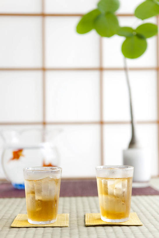 无人,家,竖图,室内,特写,白天,正面,幸福,植物,茶,房间,家具,门,杯子,拉门,阴影,朦胧,模糊,日本文化,反射,影子,屋子,茶叶,和室,两杯,古典,文化,娱乐,茶包,移门,楼房,住宅,玻璃制品,绿色,自然,水杯,享受,休闲,日式,温馨,放松,乐趣,生长,大麦茶,成长,大麦,提神,舒适,袋泡茶,醒脑,障子,纸门,拉窗,纸拉窗,纸拉门,玻璃杯,彩图,房子,传统文化