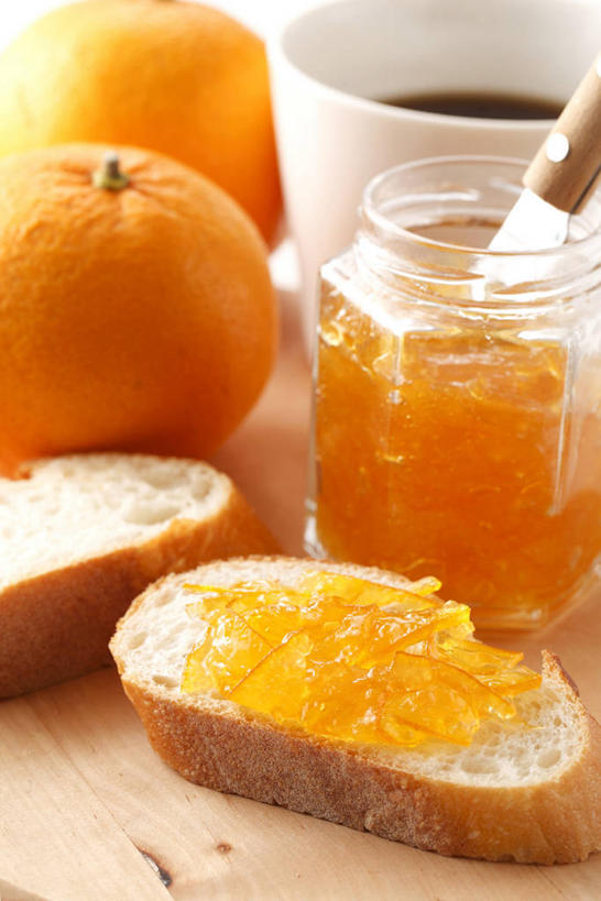 果汁,咖啡,无人,竖图,俯视,室内,特写,白天,幸福,餐桌,桌子,杯子,阴影,反射,瓷器,影子,橙汁,咖啡杯,陶瓷制品,饮品,娱乐,玻璃制品,饮料,水杯,享受,休闲,温馨,放松,乐趣,餐台,提神,舒适,甜橙,可口,瓷杯,醒脑,软饮料,适口,玻璃杯,橙子,橙,彩图,高角度拍摄,鹄壳,黄橙,黄果,金橙,金环,金球,糖橙