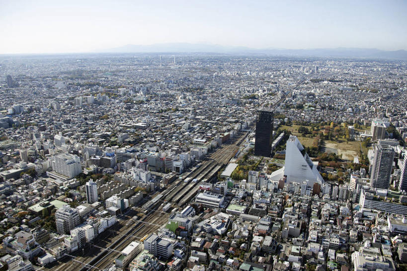 无人,高楼大厦,横图,全景,俯视,航拍,室外,白天,度假,美景,天际线,植物,城市风光,标志建筑,城市,大厦,道路,地标,建筑,路,摩天大楼,公路,车站,东京,日本,亚洲,阴影,光线,影子,景观,云,云朵,建筑群,站台,交通,云彩,娱乐,建设,月台,树,树木,蓝色,绿色,白云,蓝天,天空,阳光,自然,天,享受,休闲,景色,放松,生长,晴朗,成长,鸟瞰,东亚,本州,关东地方,本州岛,日本国,东京都,中野区,晴空,马路,彩图,高角度拍摄,大楼,高层建筑,高楼,摩天楼,中野,中野站,中野车站