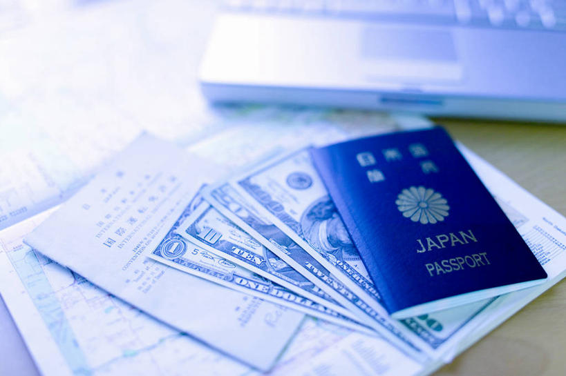 无人,横图,俯视,室内,特写,白天,钱,美元,电脑,笔记本电脑,桌面,桌子,静物,一本,阴影,朦胧,模糊,反射,网络,日文,标志,材料,档案,钱币,文件,文字,影子,字符,美金,通讯设备,标识,本子,资料,汉字,钞票,金融,纸币,经济,一台,护照,证明,无线,通行,中文,美圆,文档,通信设备,身份,无线网络,流通,纸钞,贸易,无线上网,便携式电脑,日语,国文,华文,货币,现金,手提电脑,彩图,高角度拍摄