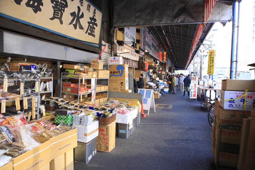 东方人,商店,走,横图,室外,白天,正面,购物,度假,消费,美景,城市风光,超市,城市,商场,东京,日本,亚洲,服装,日文,包装,标志,文字,纸箱,字符,景观,许多人,休闲装,黄种人,娱乐,标识,衣服,容器,箱子,一群人,享受,休闲,休闲服,景色,放松,金融,百货,服饰,纸板箱,选购,贸易,百货公司,东亚,包装箱,本州,关东地方,本州岛,日本国,东京都,日语,血拼,筑地,筑地市场,男人,男性,年轻男性,年轻女性,女人,女性,亚洲人,步行,散步,走路,彩图,全身,购物商场,购物中心,商业中心
