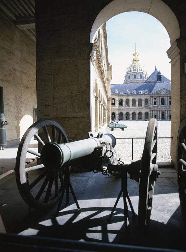 无人,教堂,竖图,室外,白天,正面,旅游,度假,竞争,标志建筑,地标,建筑,法国,巴黎,欧洲,对抗,阴影,节日,冲突,光线,影子,首都,破坏,文化,娱乐,建设,蓝色,蓝天,天空,阳光,天,祈祷,享受,休闲,健康,大炮,武器,旅游胜地,放松,战争,许愿,宗教,信仰,晴朗,纪念,祈求,损坏,攻击,威胁,西欧,对立,矛盾,法兰西,兵器,防御,信念,万里无云,法兰西共和国,荣民院,敌对,挫败,斗争,抗拒,抗衡,法兰西第五共和国,杀伤,威慑,法兰西岛,法兰西岛大区,平安,危险,晴空,晴空万里,彩图,大教堂,礼拜堂,巴黎省,巴黎市