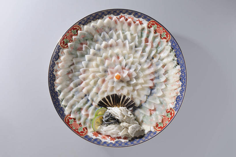 海鲜,生鱼片,无人,横图,俯视,室内,特写,白天,白色背景,烹饪,餐桌,桌子,餐具,阴影,反射,碟子,盘,影子,肉,鱼肉,日本料理,鱼片,料理,食品,水产,菜肴,美食,肉类,海洋生物,食物,一个,盘子,碟,日式料理,日式,摄影,佳肴,影棚,单个,餐台,河豚,河豚鱼,鸡泡鱼,气泡鱼,水生动物,海产品,水生物,肉食,海底动物,鲀鱼,河鲀,沙西米,彩图,高角度拍摄,影棚拍摄,拍摄,刺身