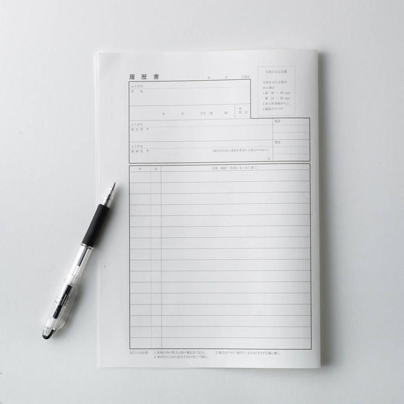 无人,横图,俯视,室内,特写,白天,静物,阴影,灰色背景,反射,日文,笔,标志,材料,档案,文件,文字,影子,纸,字符,办公用品,标识,水笔,文具,手稿,学习用品,资料,摄影,影棚,文具用品,证明,一支,文档,日语,彩图,高角度拍摄,影棚拍摄,拍摄