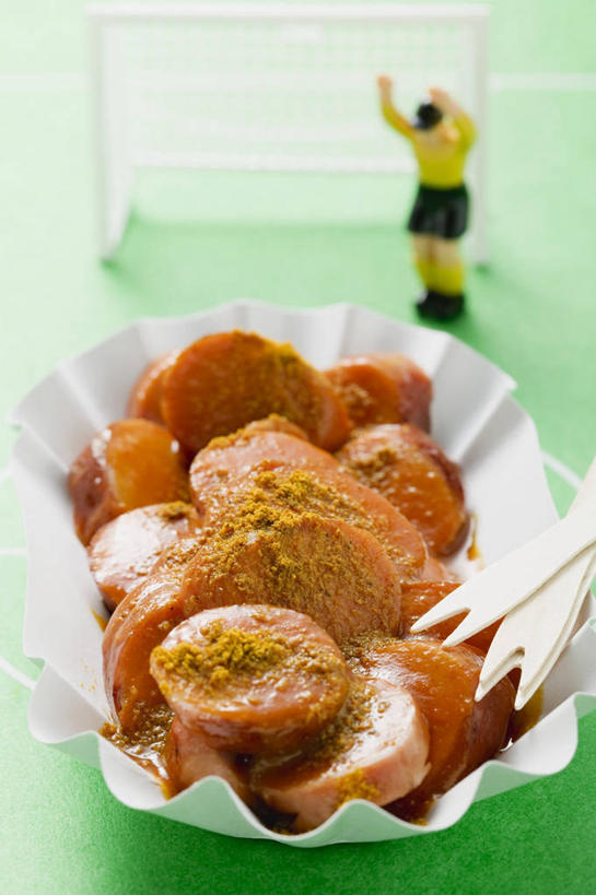 咖哩,无人,竖图,俯视,室内,特写,白天,烹饪,餐桌,桌子,餐具,一堆,切开,绿色背景,阴影,堆叠,堆积,反射,叉子,影子,陶瓷,调料,肉,香肠,料理,食品,陶瓷制品,腊肠,调味品,调味料,猪肉,咖喱,菜肴,美食,肉类,食物,三个,容器,碗,切,摄影,佳肴,影棚,餐台,储藏,堆,储存,剖面,肉食,餐叉,切面,豚肉,进餐用具,彩图,高角度拍摄,影棚拍摄,拍摄,贮存