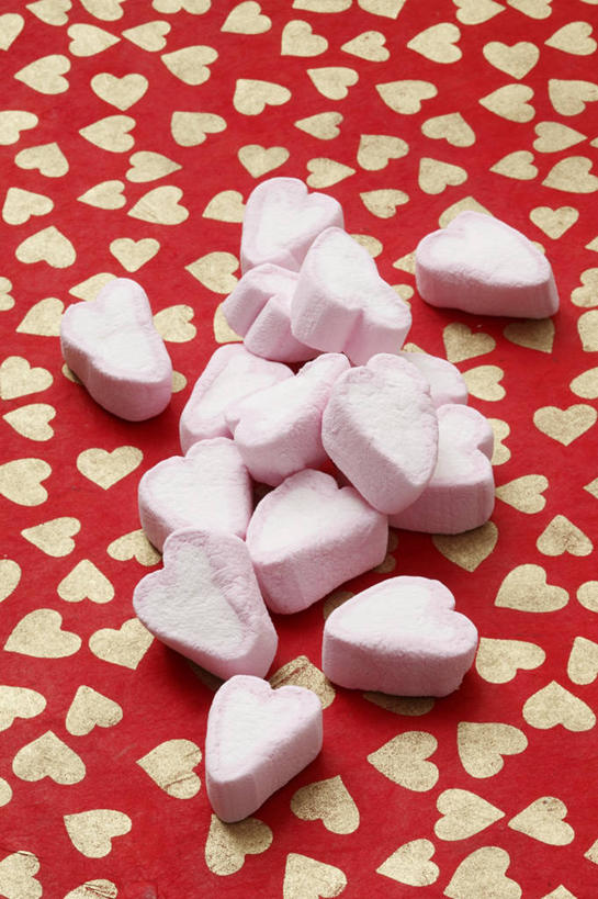 无人,竖图,俯视,室内,特写,白天,爱情,一堆,许多,阴影,堆叠,堆积,爱心,反射,布料,影子,食品,糖,糖果,甜点,甜品,软糖,浪漫,布纹,桌布,食物,粉色,红色,餐巾,台布,甜食,温暖,温馨,心形,恩爱,摄影,影棚,堆,和睦,心型,彩图,高角度拍摄,影棚拍摄,拍摄,融洽