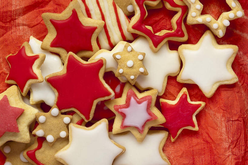点心,无人,横图,俯视,室内,特写,白天,圣诞节,一堆,许多,阴影,堆叠,堆积,红色背景,节日,庆祝,反射,影子,星星,食品,曲奇,文化,食物,红色,饼干,零食,庆典,星形,摄影,影棚,纪念,堆,五角形,曲奇饼,曲奇饼干,五角星,彩图,高角度拍摄,影棚拍摄,拍摄