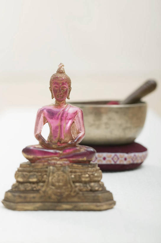 东方人,一个人,无人,坐,闭眼,盘腿,竖图,室内,特写,白天,白色背景,正面,烹饪,厨具,金属制品,雕塑,亚洲,仅一个男性,仅一个人,阴影,艺术,装饰,反射,金属,雕刻,雕像,锅子,影子,黄种人,锅,仅一个年轻男性,一个,工艺品,摄影,影棚,单个,锅具,纪念,美术,主题,陈列,烹饪用具,功能,美学,男人,男性,年轻男性,亚洲人,烹调用具,闭眼睛,闭着眼,闭着眼睛,盘腿而坐,盘膝,盘着腿的,盘着腿坐,烹调,双腿交叉,坐着,彩图,全身,影棚拍摄,拍摄