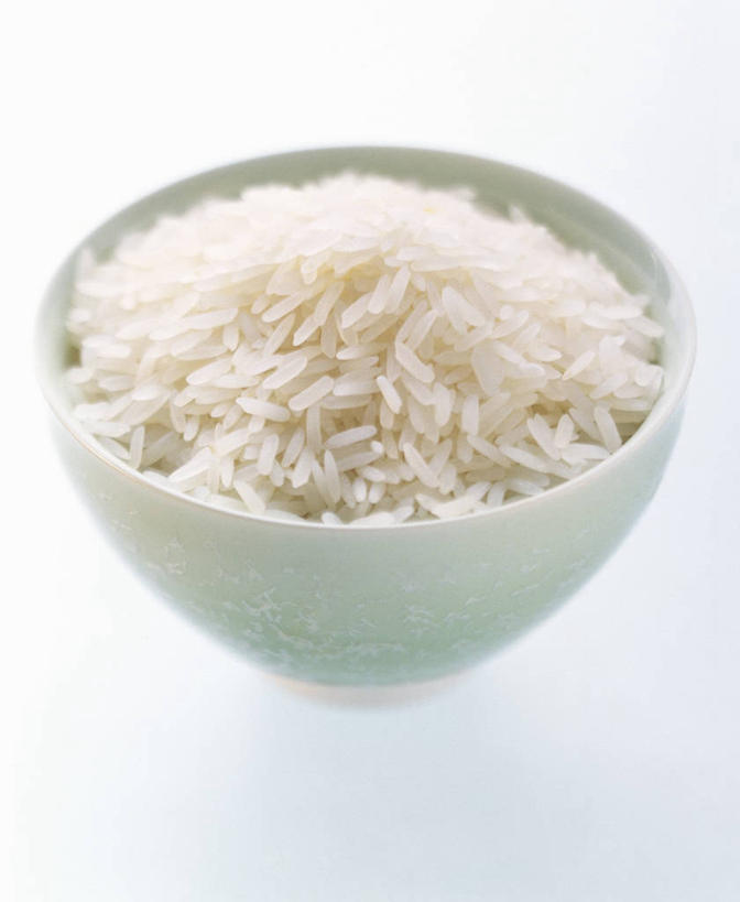 无人,竖图,俯视,室内,特写,白天,白色背景,餐桌,桌子,一堆,许多,阴影,堆叠,堆积,反射,影子,陶瓷,谷类,谷物,陶瓷制品,米,很多,一个,白色,容器,碗,摄影,影棚,单个,餐台,储藏,堆,储存,香米,印度香米,巴斯马蒂大米,巴斯马蒂香米,香稻,彩图,高角度拍摄,影棚拍摄,拍摄,贮存