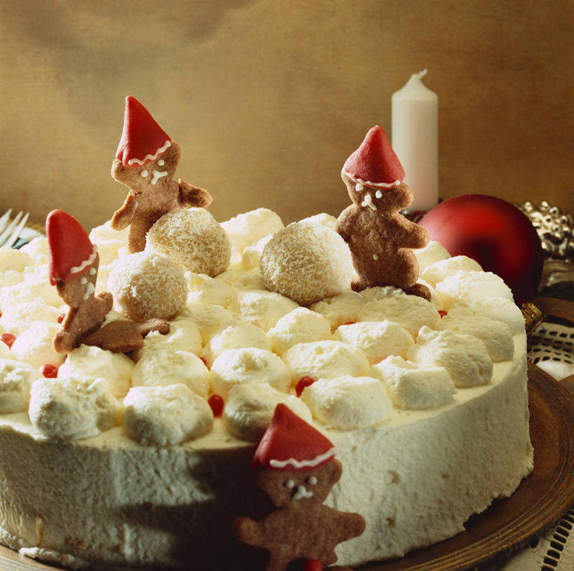 点心,无人,横图,俯视,室内,特写,白天,下午茶,餐桌,桌子,蜡烛,圣诞节,阴影,节日,庆祝,装饰,反射,挂饰,影子,食品,甜点,甜品,圣诞球,文化,球,食物,糕点,饼干,甜食,零食,奶油,庆典,球体,餐台,纪念,华丽,修饰,点缀,乳制品,姜饼,衬托,美观,雅致,雅观,激凌,克林姆,淇淋,德式姜饼,彩图,高角度拍摄,蛋糕